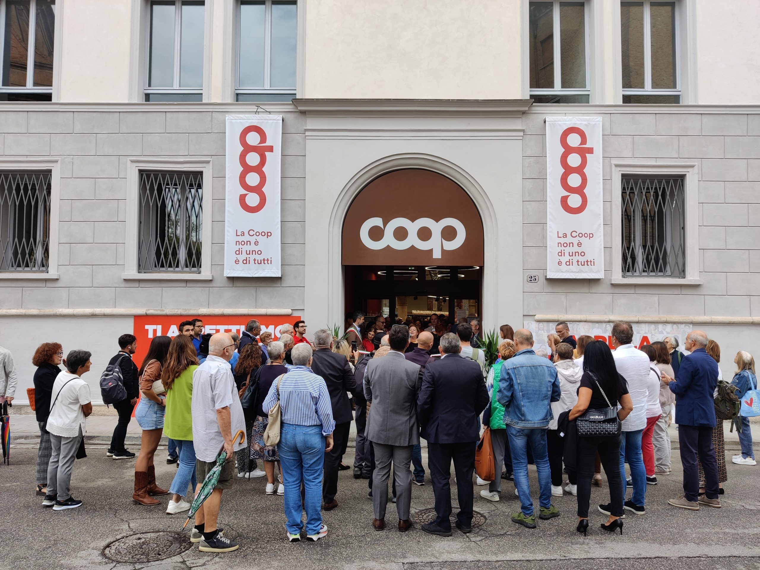 Una nuova insegna Coop Alleanza 3.0 in centro a Ferrara. Apre il supermercato di via Spadari